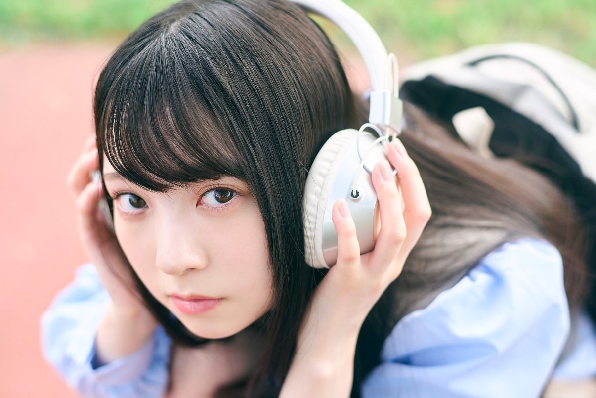 日向坂46 撮りおろしグラビア「五期生のぽかぽか写真館」佐藤優羽を